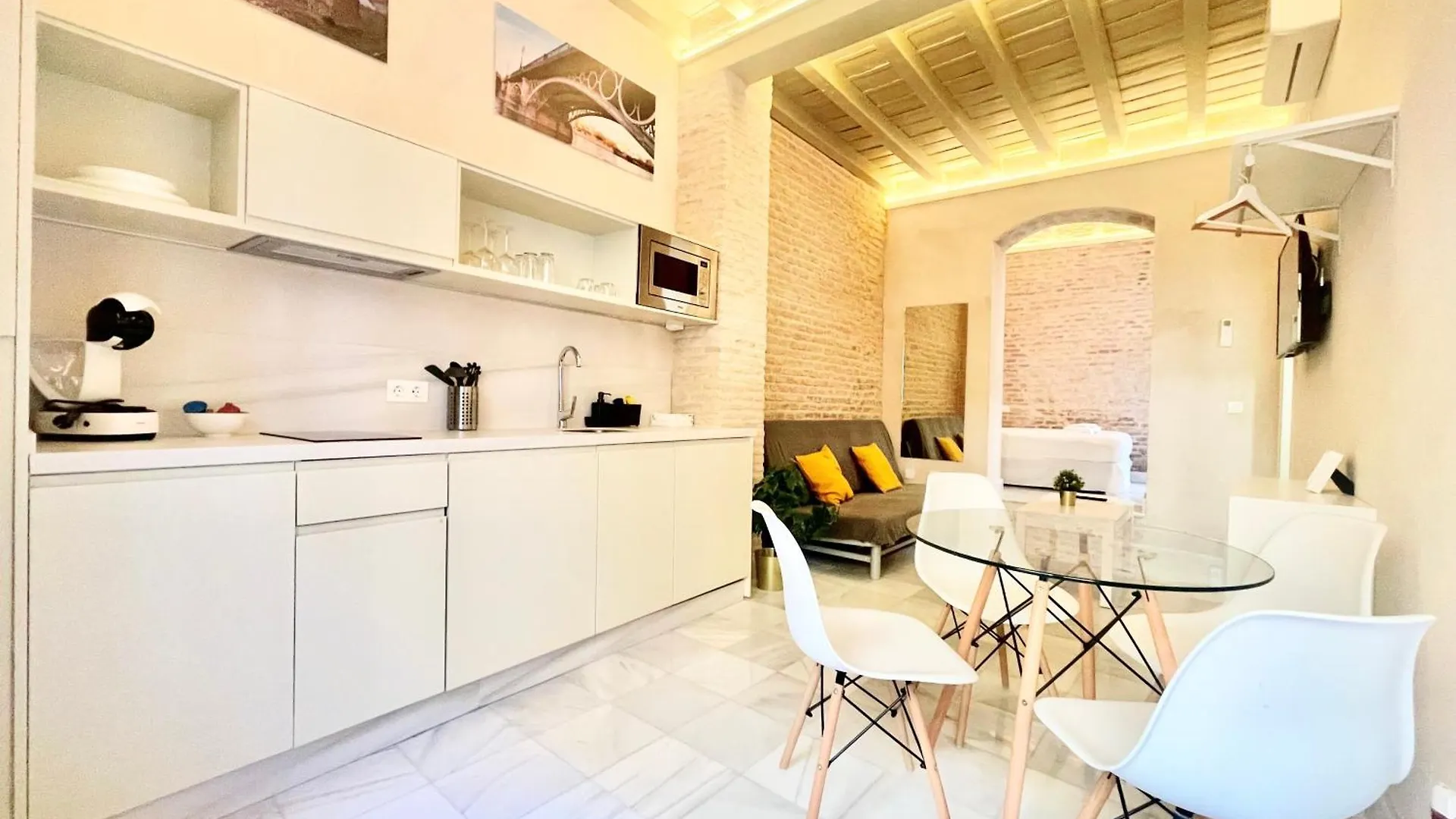 Click Triana - Patio Privado Apartment Seville 0*,